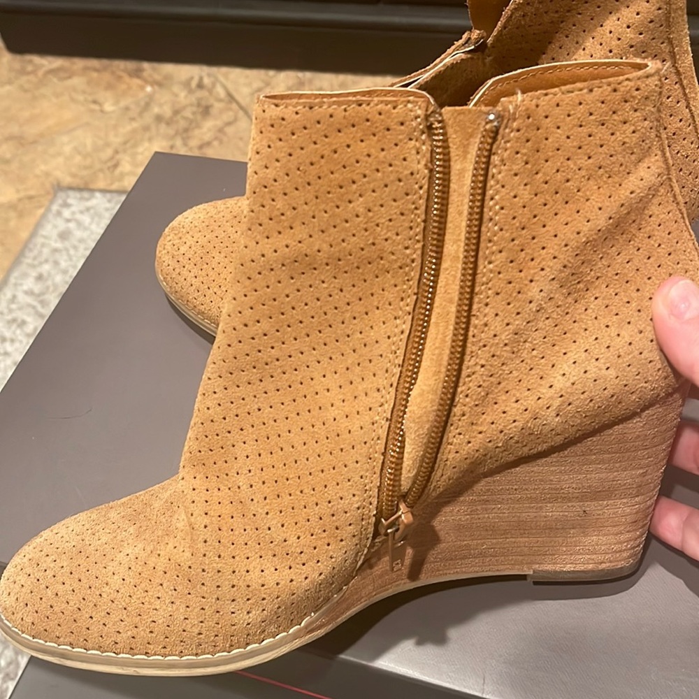 Super cute suede tan booties!! Almost brand new!